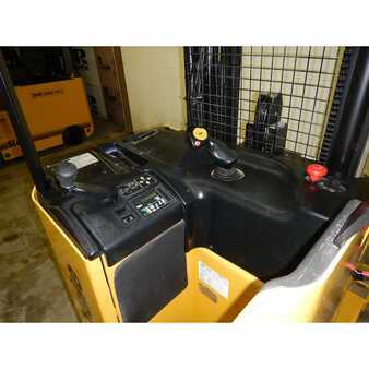 Reach Trucks 2002  Yale  (5)