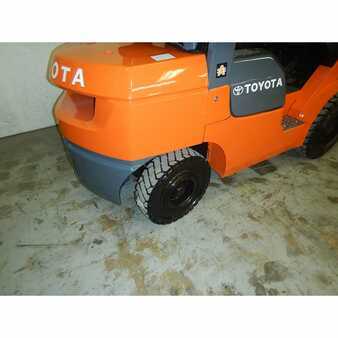 Carretilla elevadora GLP 2006  Toyota 7fgu30 (11)