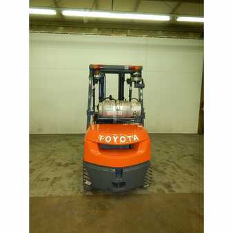 Carretilla elevadora GLP 2006  Toyota 7fgu30 (3)