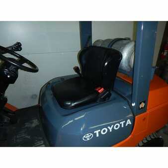 Carretilla elevadora GLP 2006  Toyota 7fgu30 (9)