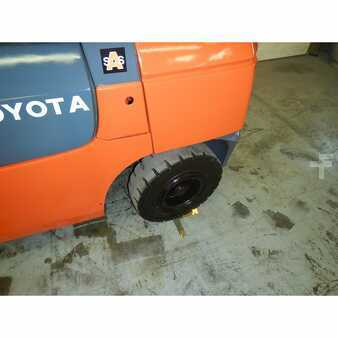 Carretilla elevadora GLP 2006  Toyota 7fgu30 (10)