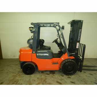Carretilla elevadora GLP 2006  Toyota 7fgu30 (5)