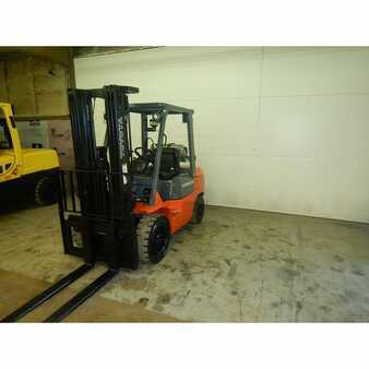 Carretilla elevadora GLP 2006  Toyota 7fgu30 (6)