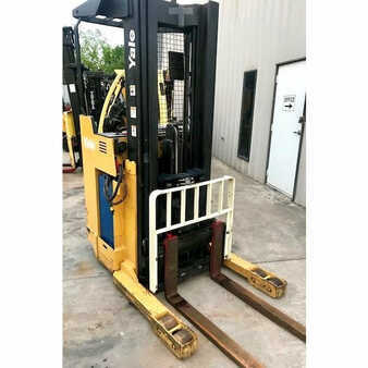 Reach Trucks 2005  Yale  (2)
