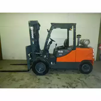 Propane Forklifts 2008  Doosan g45s-5 (1)