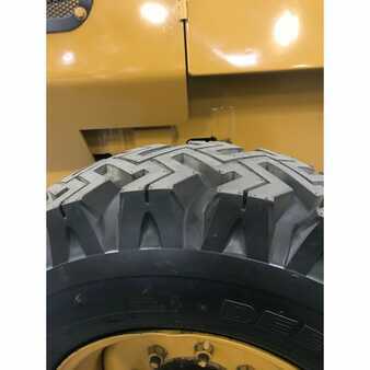 Rough Terrain Forklifts 2011  Mastercraft  (8)