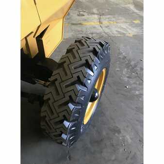 Rough Terrain Forklifts 2011  Mastercraft  (9)