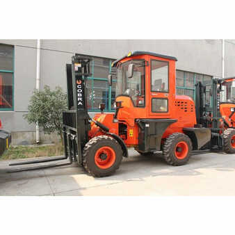 Rough Terrain Forklifts 2014  Cobra cbr-rt35 (1)