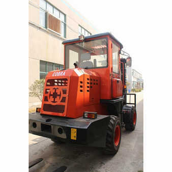 Rough Terrain Forklifts 2014  Cobra cbr-rt35 (3)