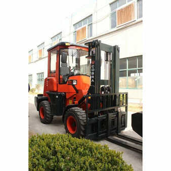 Rough Terrain Forklifts 2014  Cobra cbr-rt35 (4)