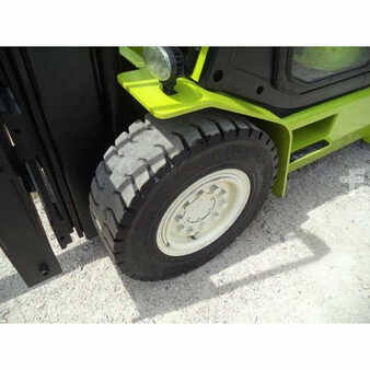 Propane Forklifts 2005  Clark cmp50 (8)