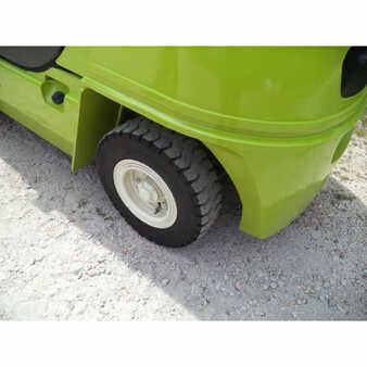 Propane Forklifts 2005  Clark cmp50 (9)