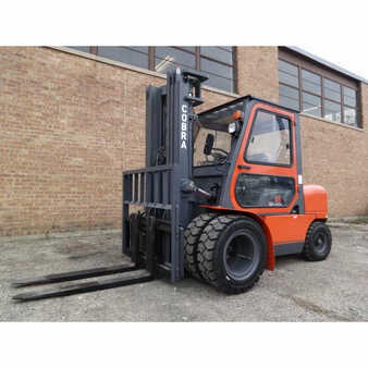 Diesel Forklifts 2016  Cobra cbr (2)