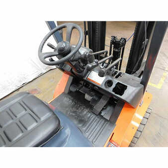 Diesel Forklifts 2005  Toyota 7fdu25 (11)