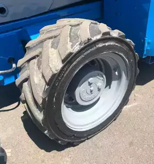 Montacargas Todo Terreno 2013  Genie gs3369rt (13)