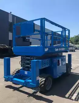 Montacargas Todo Terreno 2013  Genie gs3369rt (7)