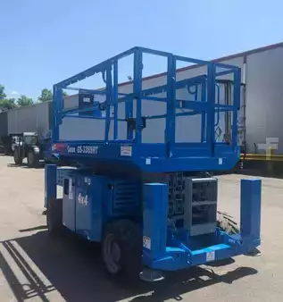 Montacargas Todo Terreno 2013  Genie gs3369rt (9)