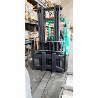 Propane Forklifts 2002  Mitsubishi fgc70k (3)