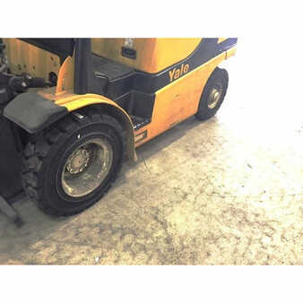 Propane Forklifts 2014  Yale glp050 (7)