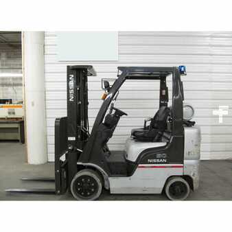 Propane Forklifts 2012  Nissan cf50 (1)