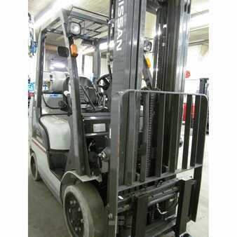 Propane Forklifts 2012  Nissan cf50 (2)