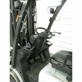 Propane Forklifts 2012  Nissan cf50 (4)