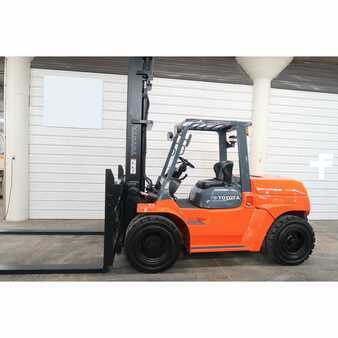 Diesel Forklifts 2013  Toyota 7fdu70 (1)