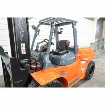 Diesel Forklifts 2013  Toyota 7fdu70 (4)