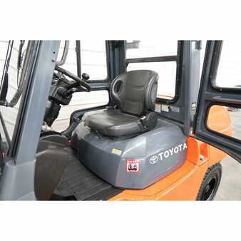 Diesel Forklifts 2013  Toyota  (2)
