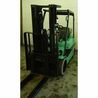 Propane Forklifts 2005  Mitsubishi fgc30k (5)