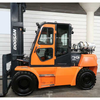 Propane Forklifts 2011  Doosan  (1)