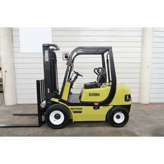 Diesel Forklifts 2011  Clark cmp25d (1)