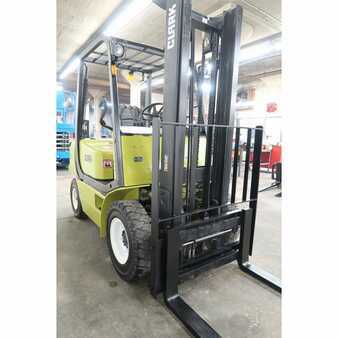 Diesel Forklifts 2011  Clark cmp25d (2)