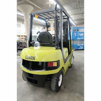 Diesel Forklifts 2011  Clark cmp25d (3)