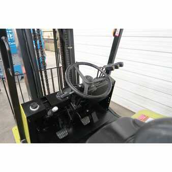 Diesel Forklifts 2011  Clark cmp25d (5)