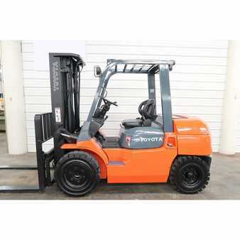 Diesel Forklifts 2012  Toyota 7fdu35 (1)