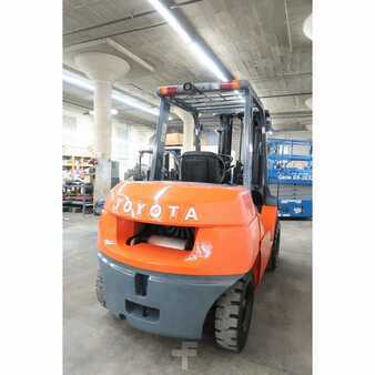 Diesel Forklifts 2012  Toyota 7fdu35 (2)