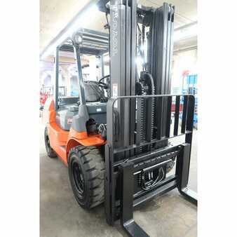 Diesel Forklifts 2012  Toyota 7fdu35 (3)