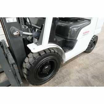 Carretilla elevadora GLP 2014  Nissan pf60lp (4)