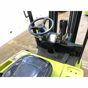 Eléctrica de 4 ruedas 2012  Clark ecx30 (6)