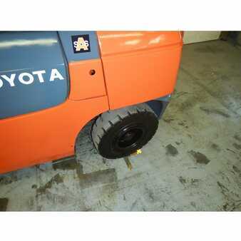 Carretilla elevadora GLP 2008  Toyota 7fgu30 (10)