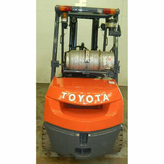 Carretilla elevadora GLP 2008  Toyota 7fgu30 (4)