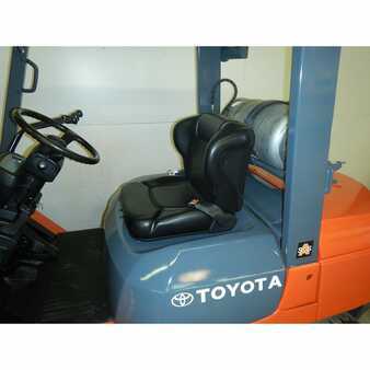 Carretilla elevadora GLP 2008  Toyota 7fgu30 (7)