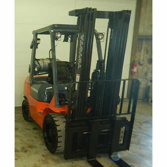 Carretilla elevadora GLP 2008  Toyota 7fgu30 (2)