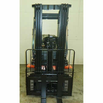 Carretilla elevadora GLP 2008  Toyota 7fgu30 (3)