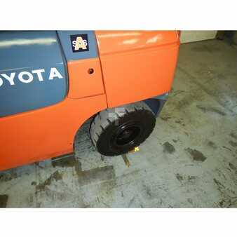 Carretilla elevadora GLP 2006  Toyota 7fgu30 (10)