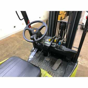 Propane Forklifts 2014  Clark c25cl (8)