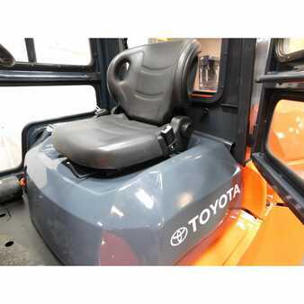 Diesel Forklifts 2011  Toyota 7fdu80 (15)