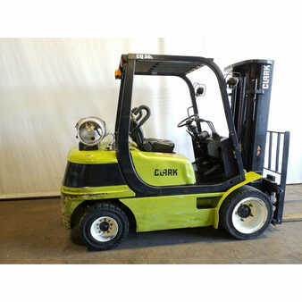 Propane Forklifts 2012  Clark  (2)
