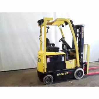 Montacargas Eléctrico (4 ruedas) 2013  Hyster E30XN (2)
